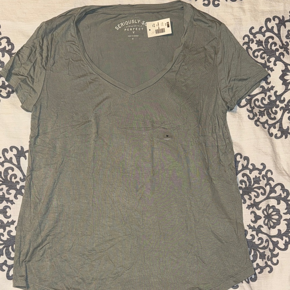 NWT Aeropostale Women's  Green V-Neck Top sz M